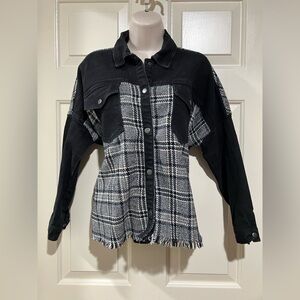 Fashion Nova woman size medium snap front shirt jacket